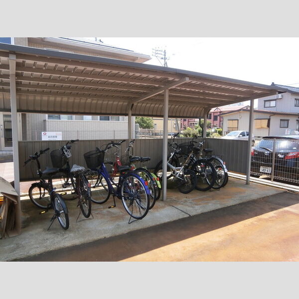 現地周辺 (駐輪場)