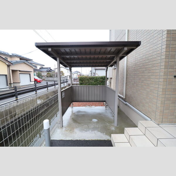 現地周辺 (駐輪場)