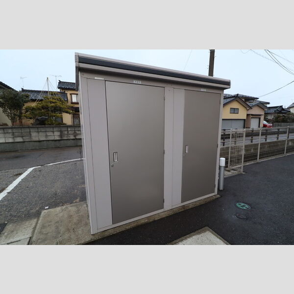 現地周辺 (物置)