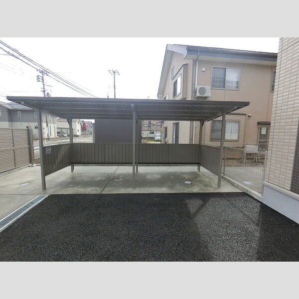 現地周辺 (駐輪場)