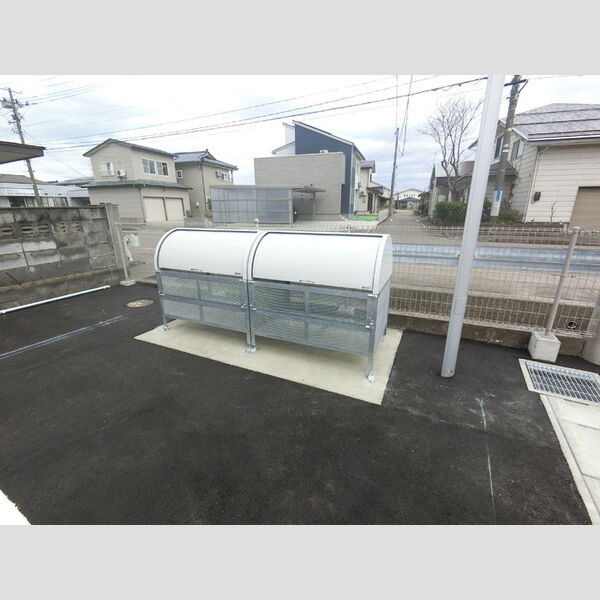 現地周辺 (ゴミ置場)