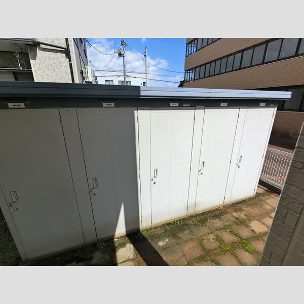 現地周辺 (物置)