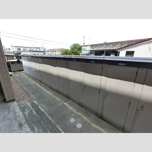 現地周辺 (物置)