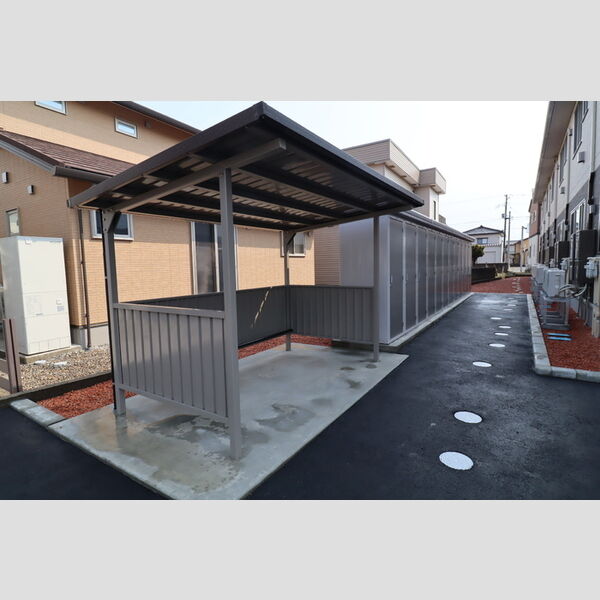 現地周辺 (駐輪場)