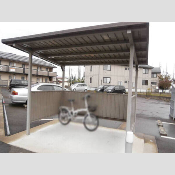 現地周辺 (駐輪場)