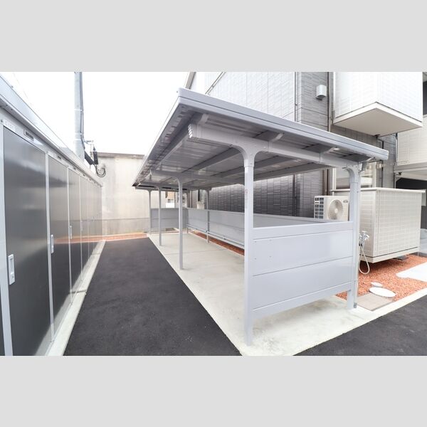 現地周辺 (駐輪場)