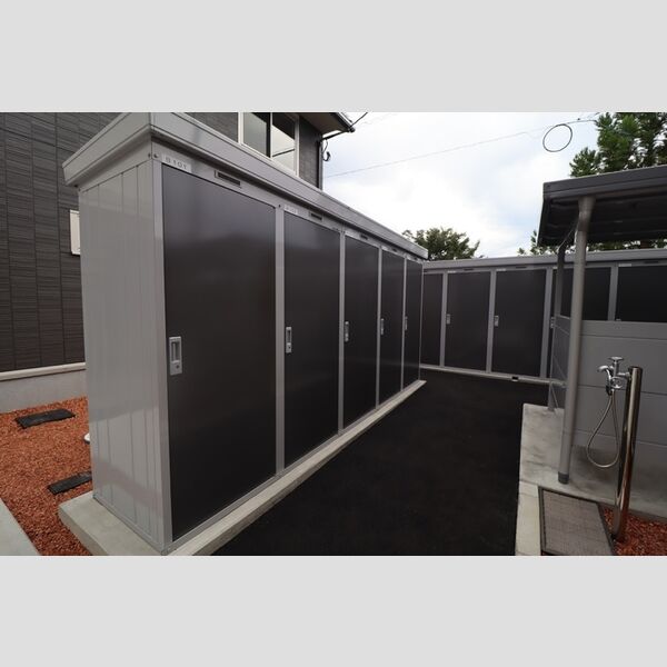 エントランス (物置き)