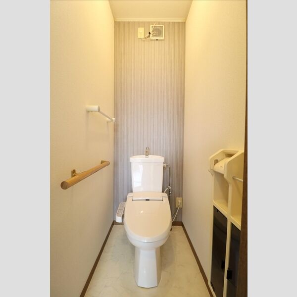 トイレ (温水洗浄暖房便座)