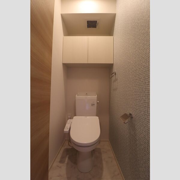 トイレ (温水洗浄暖房便座)