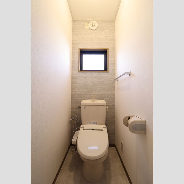 トイレ (トイレ)
