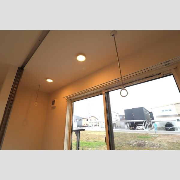 その他設備 (室内物干し)