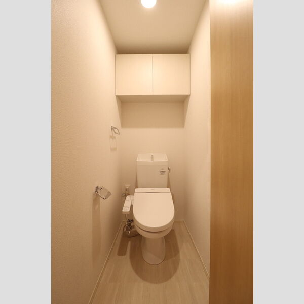 トイレ (トイレ)