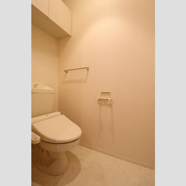 トイレ (温水洗浄暖房便座)