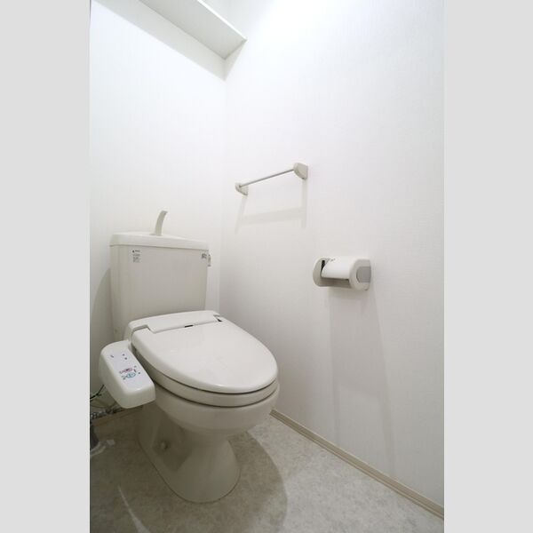 トイレ (温水洗浄暖房便座)