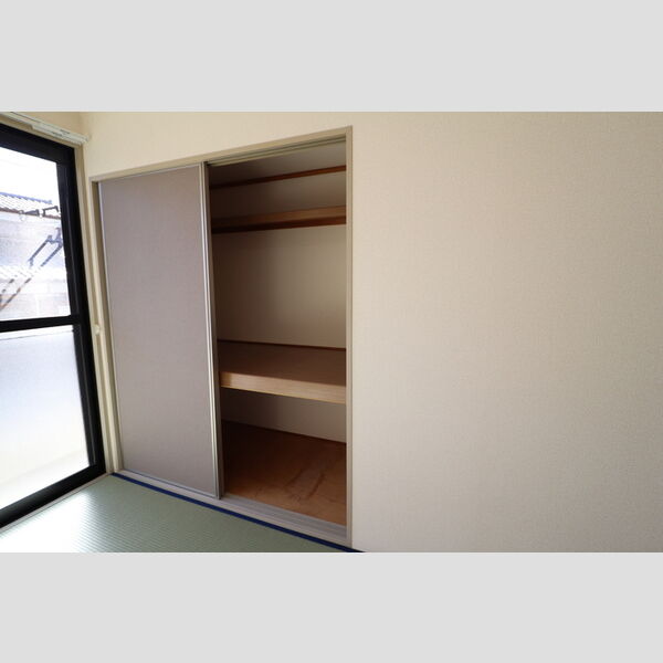 収納 (押入)