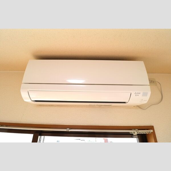 その他設備 (備え付けエアコン)