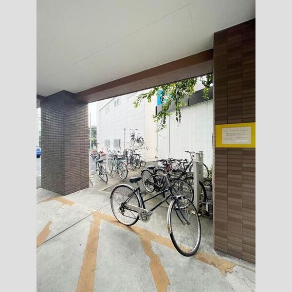 現地周辺 (駐輪場)