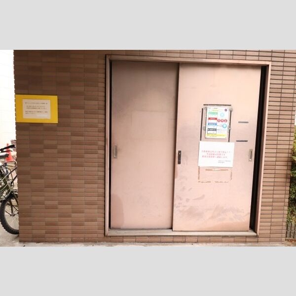 現地周辺 (敷地内ゴミ庫)