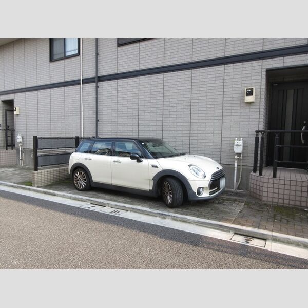 駐車場 (E-C号室用の駐車場)