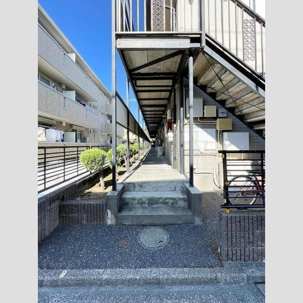 エントランス (建物入口)