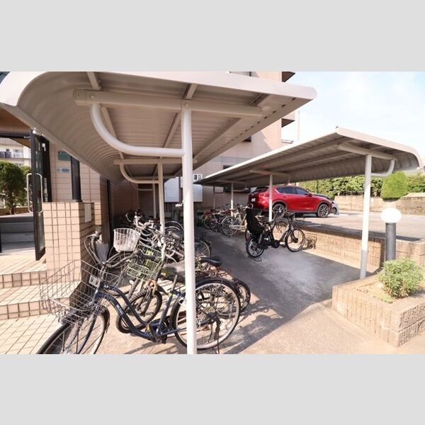 現地周辺 (屋根付自転車駐輪場)