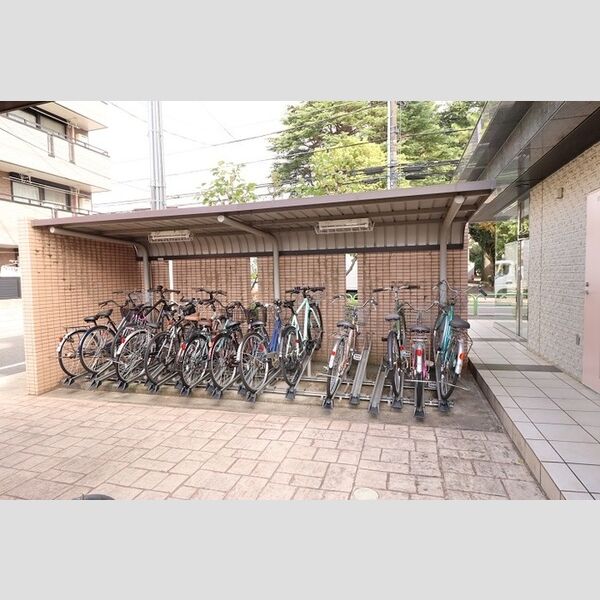 現地周辺 (自転車駐輪場)