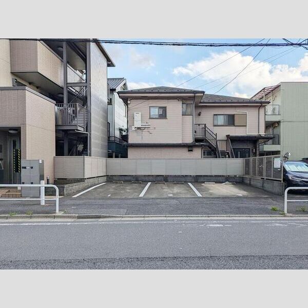 駐車場 (駐車場)