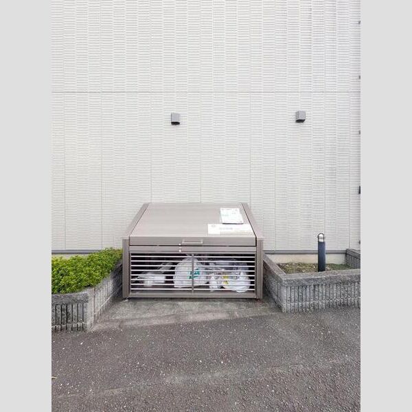 現地周辺 (ゴミ置場)