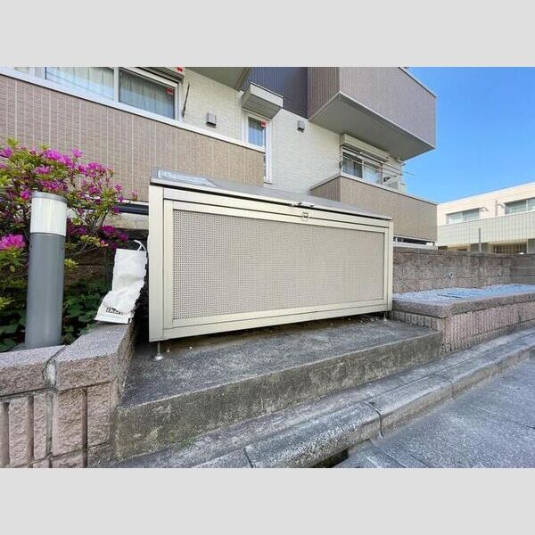 現地周辺 (ゴミ置場)