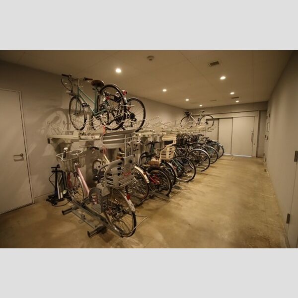 現地周辺 (自転車駐輪場)