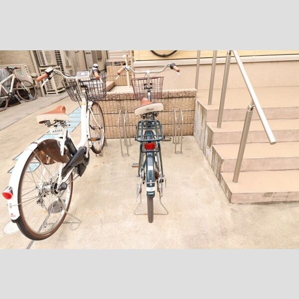 現地周辺 (自転車駐輪場)