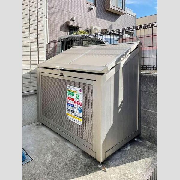 現地周辺 (ゴミストッカー)