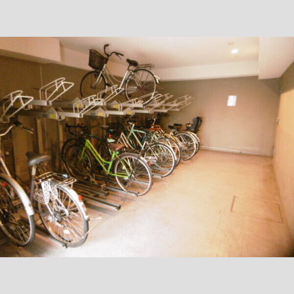 現地周辺 (自転車駐輪場)