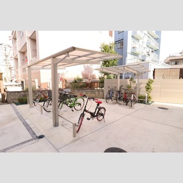 現地周辺 (屋根付き自転車駐輪場)