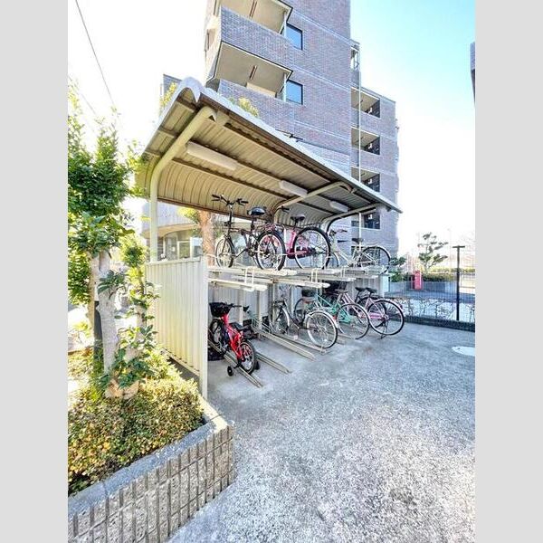 現地周辺 (駐輪場)