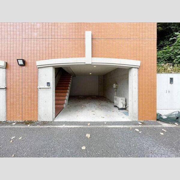 エントランス (建物入口)