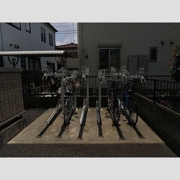 現地周辺 (自転車駐輪場)