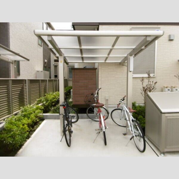 現地周辺 (屋根付き自転車駐輪場)