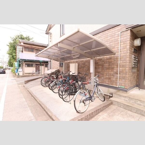 現地周辺 (屋根付き自転車駐輪場)