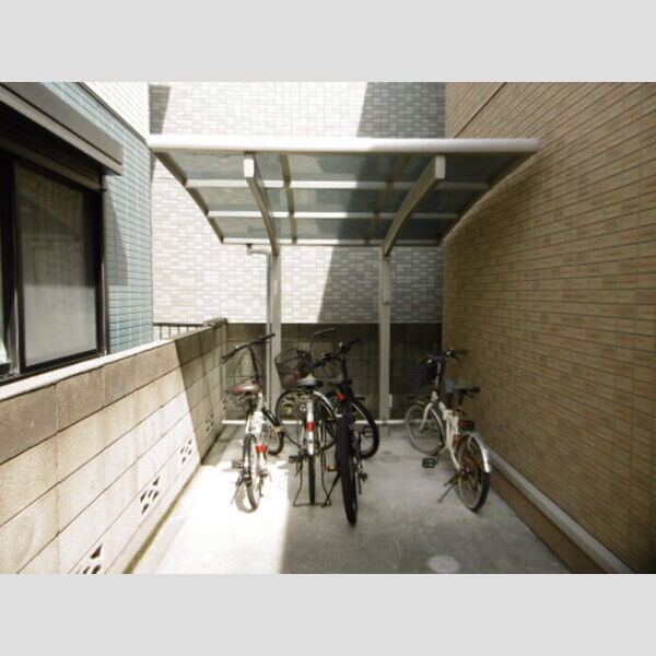 現地周辺 (屋根付き自転車駐輪場)