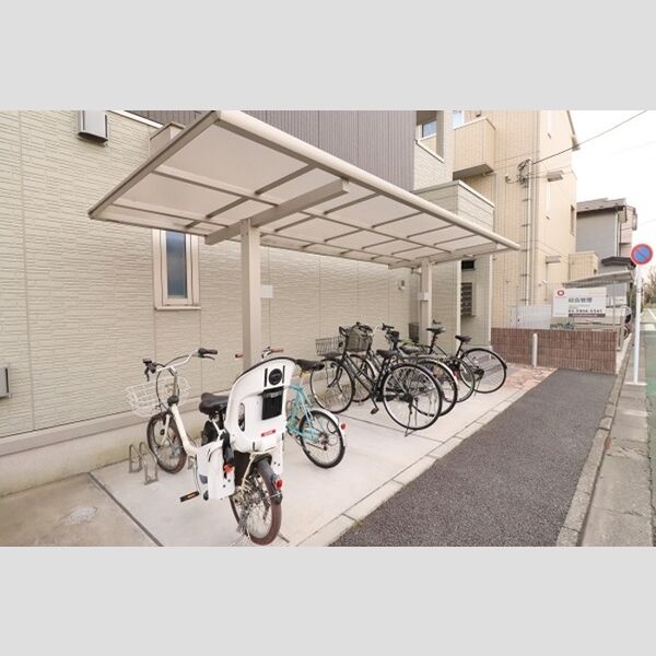 現地周辺 (屋根付き自転車駐輪場)