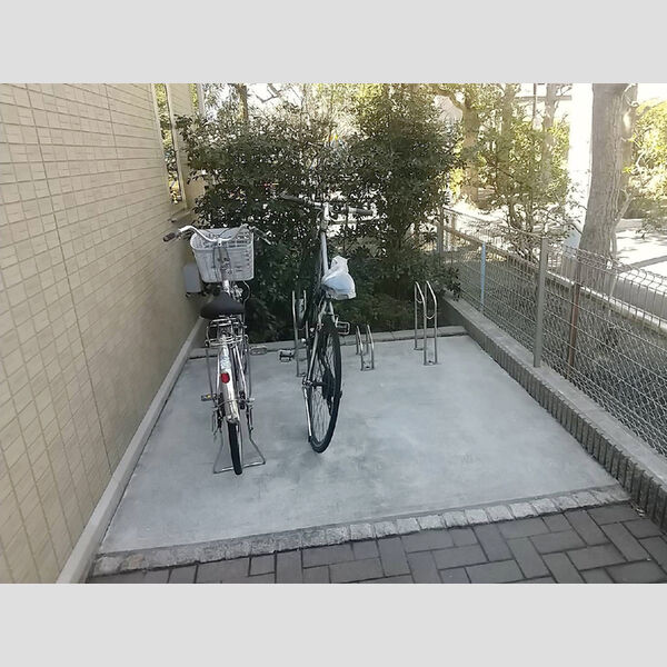現地周辺 (駐輪場)