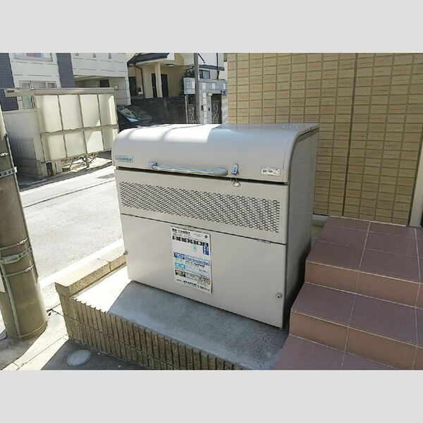 現地周辺 (ゴミ集積場)