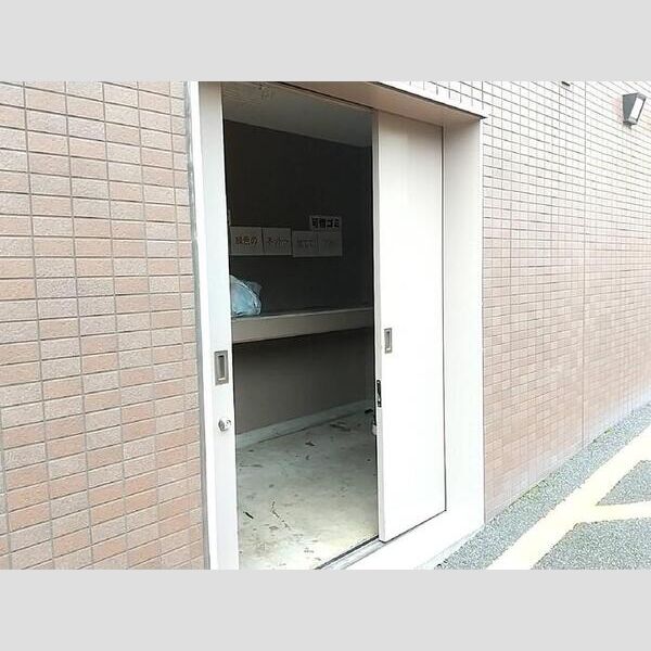 現地周辺 (ゴミ置場)
