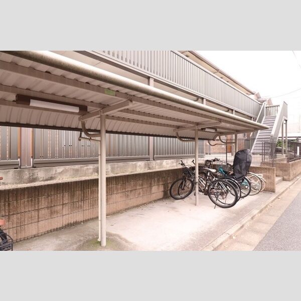 現地周辺 (屋根付き自転車駐輪場)
