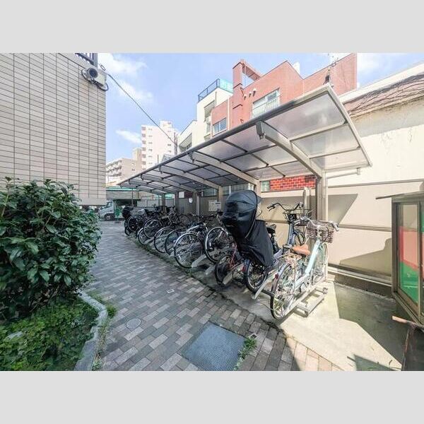 現地周辺 (駐輪場)