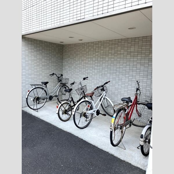 現地周辺 (駐輪場)