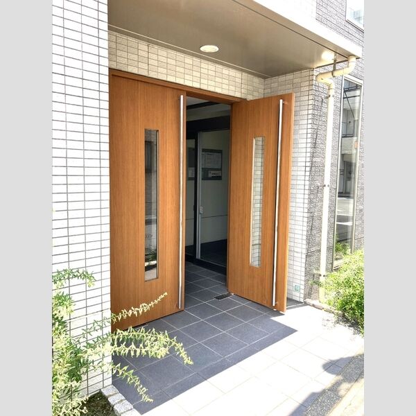 エントランス (エントランス)