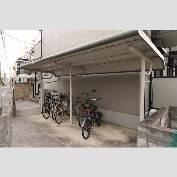 現地周辺 (屋根付き自転車駐輪場)