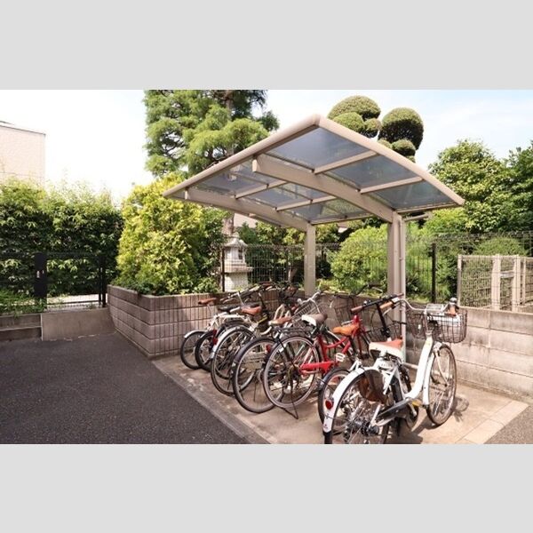 現地周辺 (屋根付自転車駐輪場)
